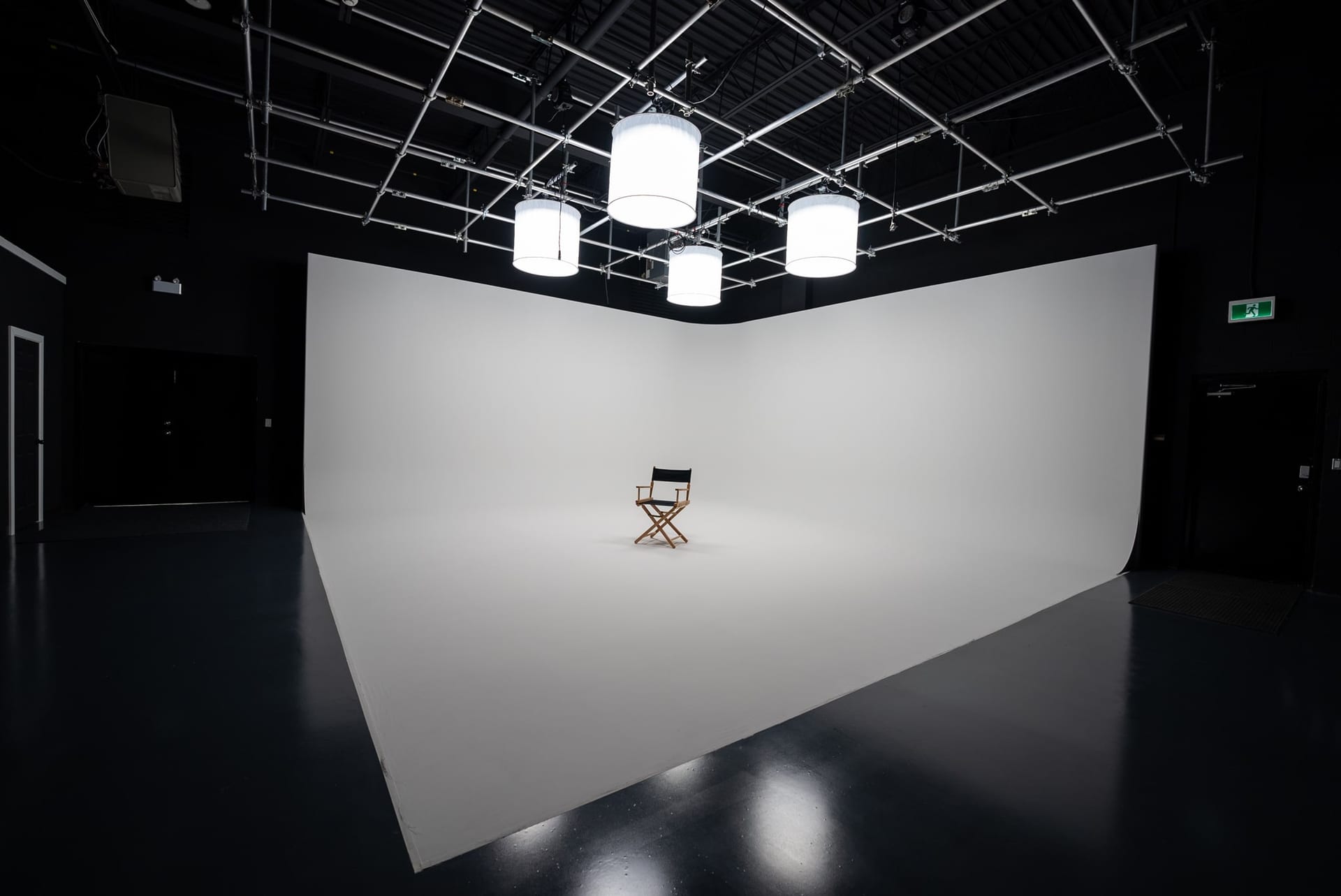 White cyc wall at Viva Studios with seamless corners